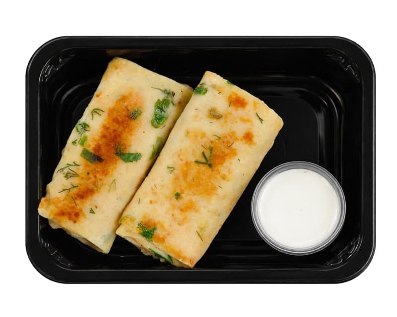 Блинчики с зеленью и сырной начинкой+сметана, порция 160гр/30гр